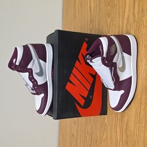Jordan 1 Retro High OG Bordeaux Size Men's 8 555088-611 (2021) NEW